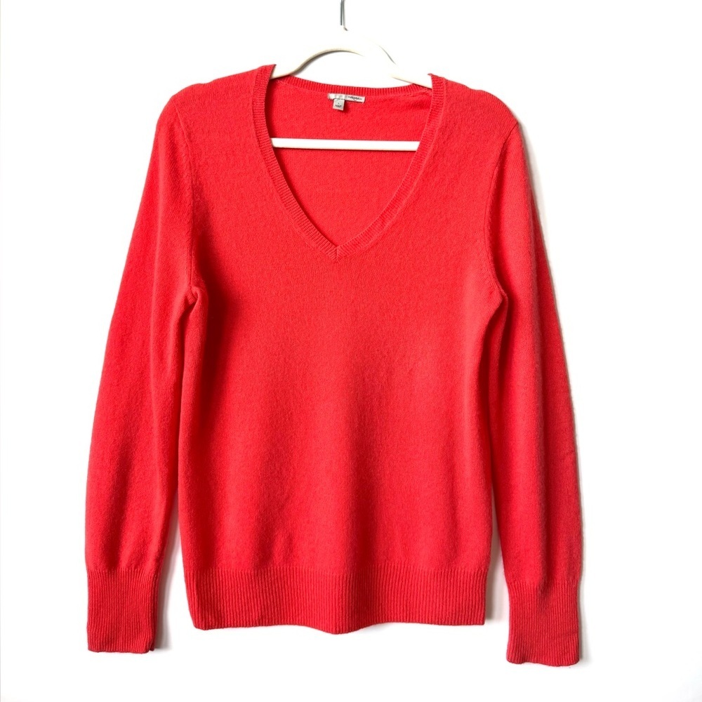 Halogen cashmere v-neck sweater in coral